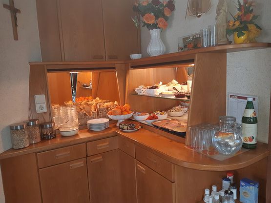 Günstige Zimmer mit Frühstück in der Thermenregion